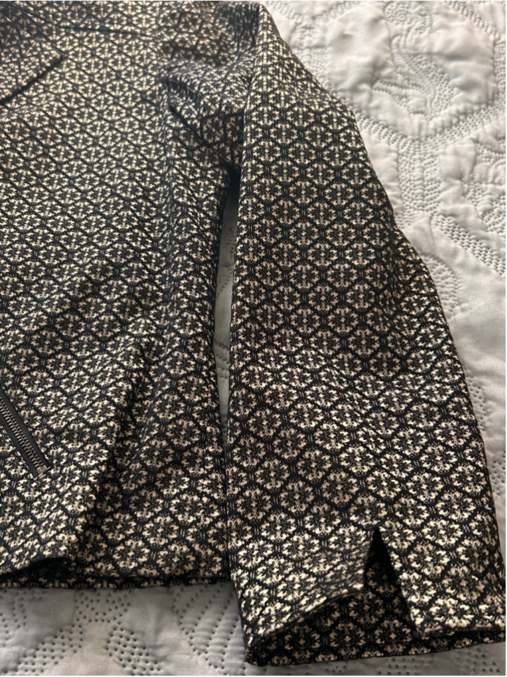 Chico’s Black Gold Geometric Floral Blazer Pants Set 2-Piece set, Size 2 - Picture 12 of 16